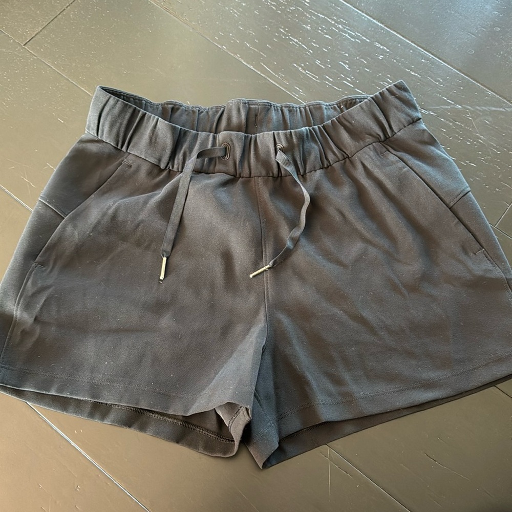 Lululemon On The Fly shorts